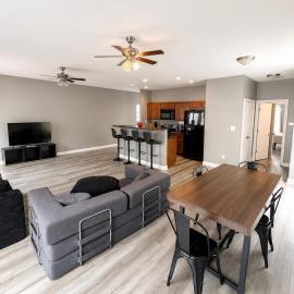 4BR Indy Home Near Downtown, Pets Welcome, Parking، فندق في انديانابوليس