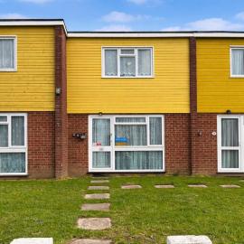 Fantastic Chalet In Hemsby Near To The Beach In Norfolk Ref 18167B, hotel din Hemsby