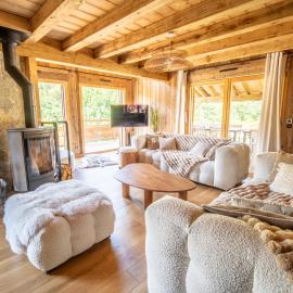 Chalet neuf et cosy, spa, salle de jeux, 12p, Hotel in Xonrupt-Longemer