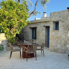 NEW 'I Elea' Village House with Courtyard, khách sạn ở Letimbou