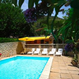 Charmante maison de vacances à La Roche-sur-le-Buis avec piscine