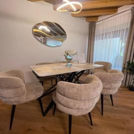 Prémium 4 szobás apartman erkéllyel, parkolóval, Hotel in Békéscsaba