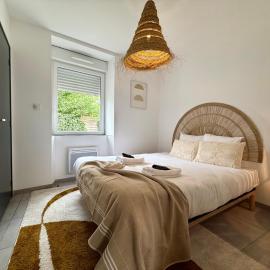 L'Appart T2 Ibiza Chic & Terrasse - 5 min Circuit, hotell sihtkohas Arnage