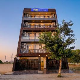 FabHotel Prime Hush & Suites - Manesar and Sector 86, hotel em Gurgaon