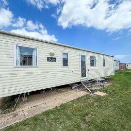 Cosy Caravan At Broadland Sands Holiday Park Ref 20012Bs: Hopton on Sea şehrinde bir otel
