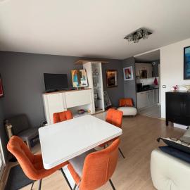 Charmant studio cabine avec balcon plein sud et aperçu mer au cœur du Touquet-Paris-Plage