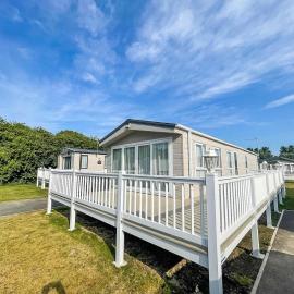 Beautiful 8 Berth Caravan With Decking At Broadland Sands In Suffolk Ref 20017Cv