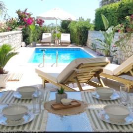 Villa with 2 bedrooms - 2 bathrooms - Private pool - WiFi 350 Mbps