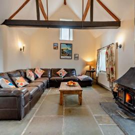 Castle Forge 4-Bedroom Historic Purbeck Forge in Kingston, Corfe Castle, Sleeps 7, Hotel in Kingston