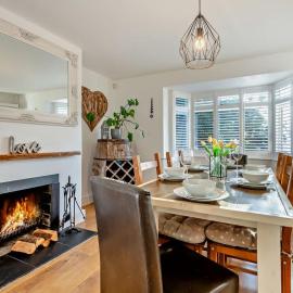 Rockford Cottage 3 Bed Modern New Forest House with Garden: Bransgore şehrinde bir otel