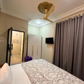 Saikyo Hotel and Apartments, hotel u gradu Janman