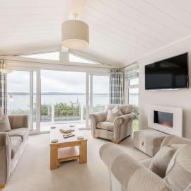 Bay View 2-Bed Lodge with Glorious Harbour View and Balcony, hotel i Poole