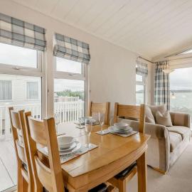 Bay View 2-Bed Lodge with Glorious Harbour View and Balcony, хотел в Пул