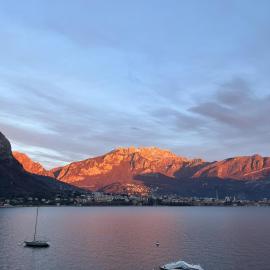 COZY LAKE COMO APARTMENTS، فندق في فالمادريرا