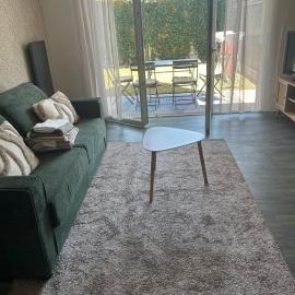APPARTEMENT COSY TERRASSE avec ACCES PISCINE