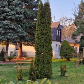 Kleines Haus am Wald, Garten, Citybahnanbindung, hotel em Chemnitz