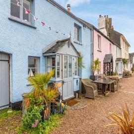 Quay Cottage - Waterfront Cottage in Dittisham, Sleeps 8