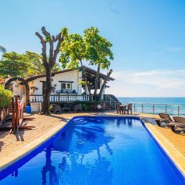 Peñíscola Villa West- Beachfront in El Zonte, Surf City - El Salvador, hotel in El Zonte