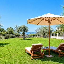 Nafsika Family House - Sea View Getaway in Corfu, hotelli kohteessa Kavos