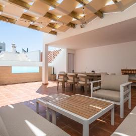 Villa Pegada with Sea View, Pool & Gym