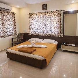Hotel Sai Neelam, hotel in Shirdi