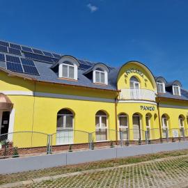 Boglárka Panzió - Étterem, hotel in Mezőkövesd