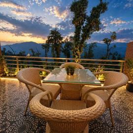 Hotel Grand Vista Retreat- A Luxury and Beautiful Mountain View Hotel in Mussoorie By lilly, hotelli kohteessa Mussoorie