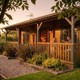 The Malvern Hills, Courtyard Cabins, Barbara Cabin, hotel in Great Malvern