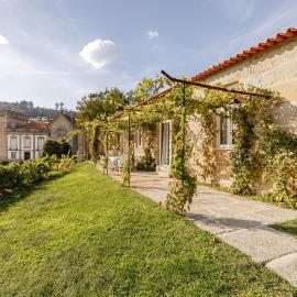 Charming Vineyard Retreat - Casa de Sequeiros, hotel u gradu 'Ancede'
