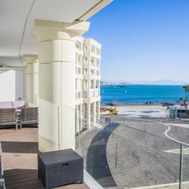 Crescent Luxury Retreat - Seafront Apartment Scala M