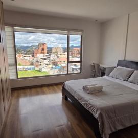 Enorme casa moderna de lujo, 4 camas, junto al hotel Oro verde, 2 garajes electricos, hotel a Cuenca