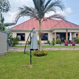 JPK Suites Fort Portal, hotel in Nalakonge