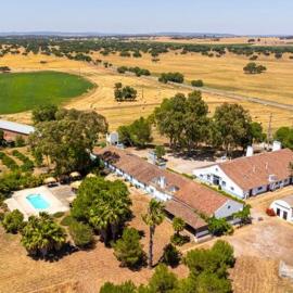 Lodge Monte Do Sobral, hotel in Alcáçovas