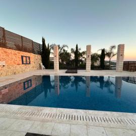carmel cabins suite 5, hotelli kohteessa Yājur