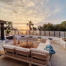 Alba Chiara & Mila - Sea View, Terrace and Jacuzzi, hotel i Tracino