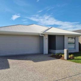 4Bed House master with ensuite and AC, Hotel in Bellbird Park