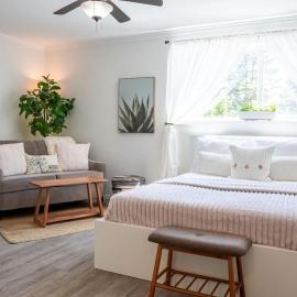 The Fern Bright Studio Near the Beach, hotel u gradu Herison Hot Springs