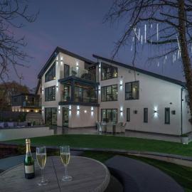 Durham Mansion Retreat Pool, Hot Tub, Cinema, Spa, Sleeps 20, hotel v destinácii Durham