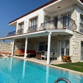 Delale Villa, hotel u Češmama