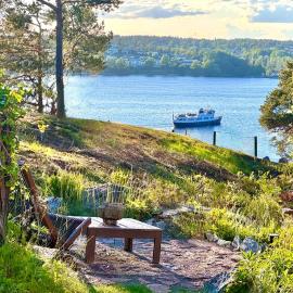 Modern Seaside Guesthouse with Archipelago Views, hotel in Nacka