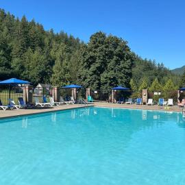 Family Retreat - Pool, Hot tub & Lake Access, hotel Chilliwackben