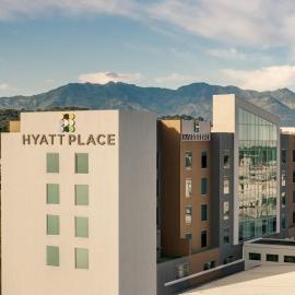 Hyatt Place San Jose Pinares, hotel i San José