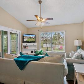Malibu Cottage on Lake Mandarin - WIFI FIRE PIT