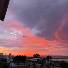 Golden Sunset & Sea View Apartment, מלון בפאראדייס