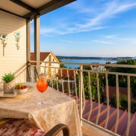 Apartment RB, hotel in Omišalj
