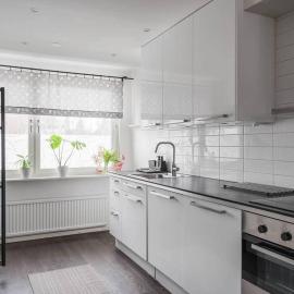 Fully Renovated 4BR Home with Modern Kitchen โรงแรมในเยฟเลอ