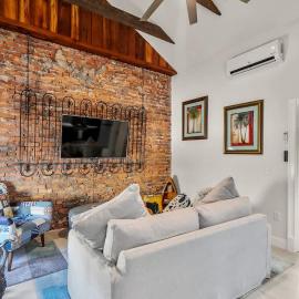 New! Historic 1bed/1bath Suite Steps to River St!, Hotel in Savannah