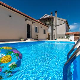 House Mirakul near Krka with Private Pool, hotel u Skradinu