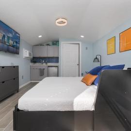 Blue Palm Cottage - Team Joseph Ellen, hotel in Jacksonville