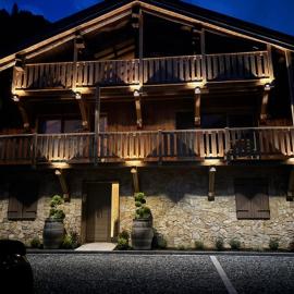 Chalet d'exception VORALPES 1770、Villard-sur-Doronのホテル